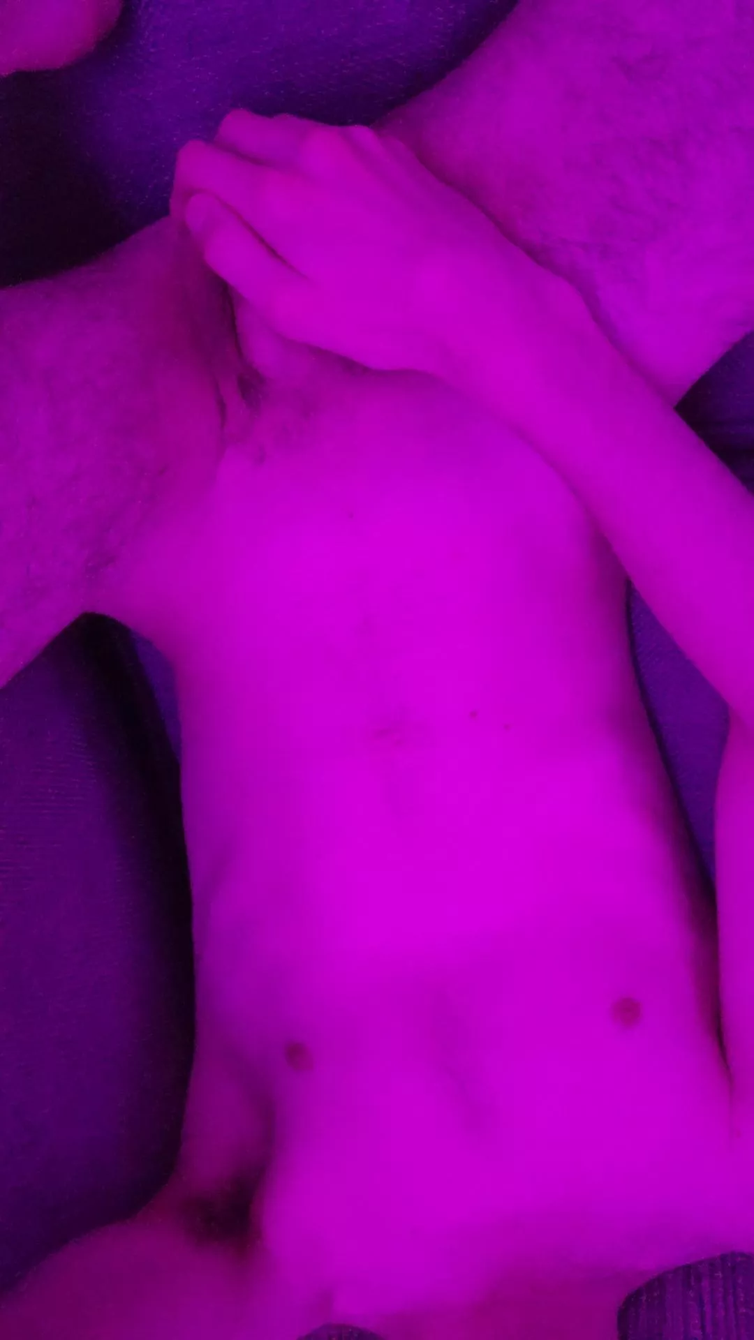 M22 Twink looking for jerk sessions and dirty talk. DM me