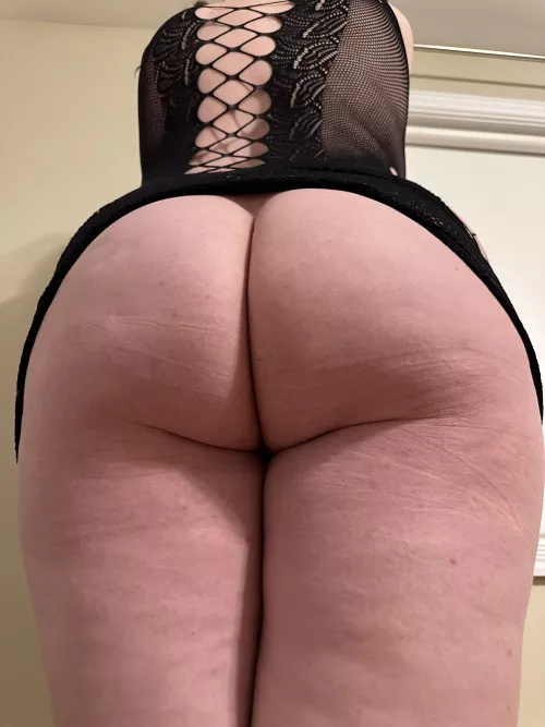 Maybe my fat ass will brighten the start of your week 😘