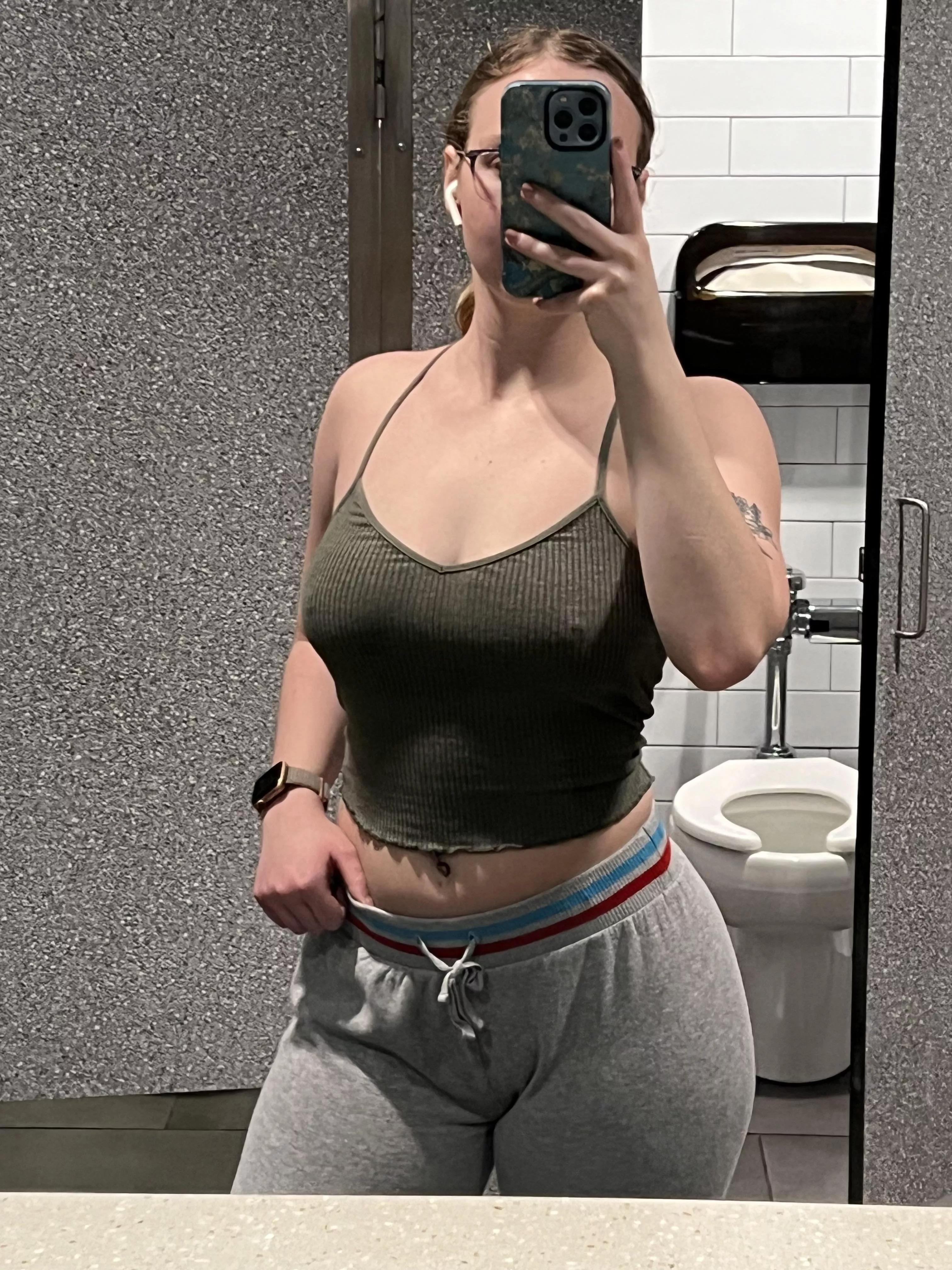 My gym tank top for the day 💋