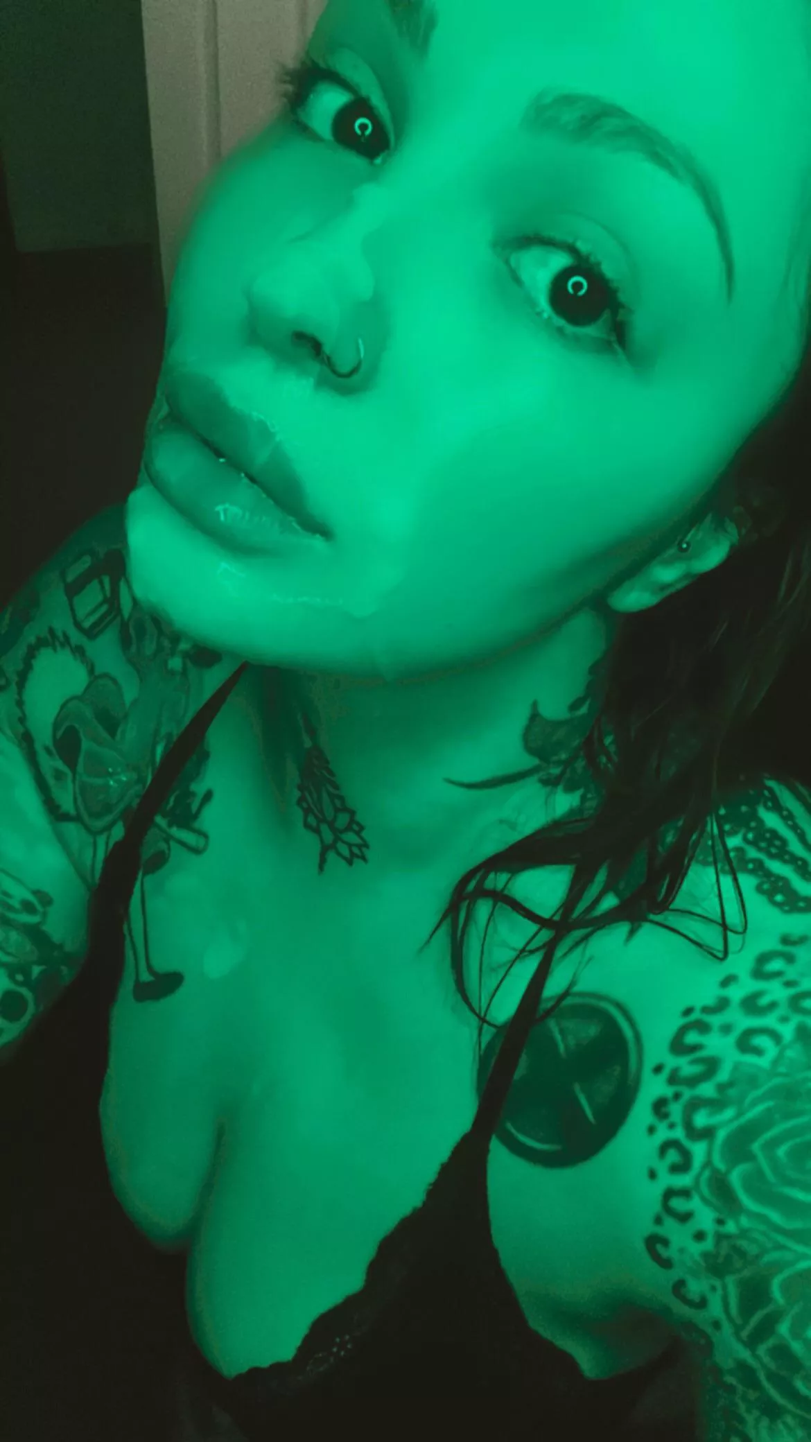 My pretty face covered in hot cum 🥵🥵