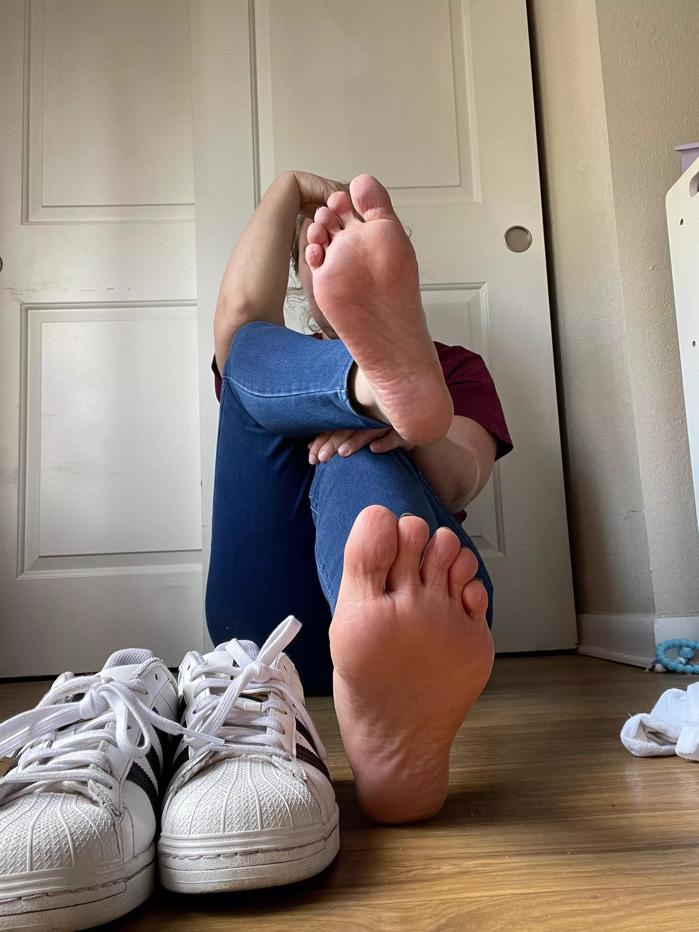 My valentines gift to you are my soft soles. Whats your gift to me? ❤️