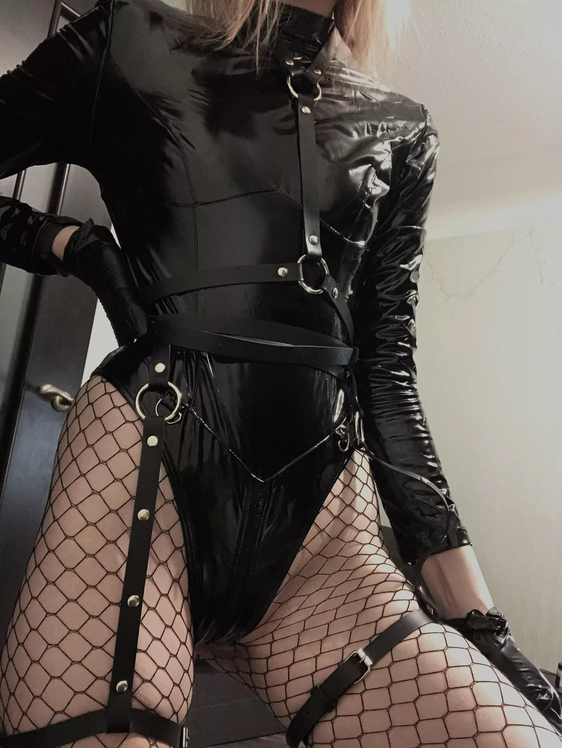 Wet look is the best style, isn’t it? ;)