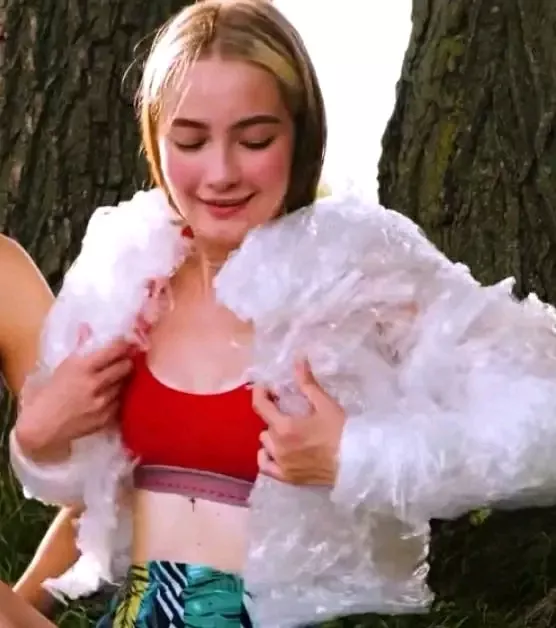 who is this girl, you guys must have watched her in 5minutecraft videos.