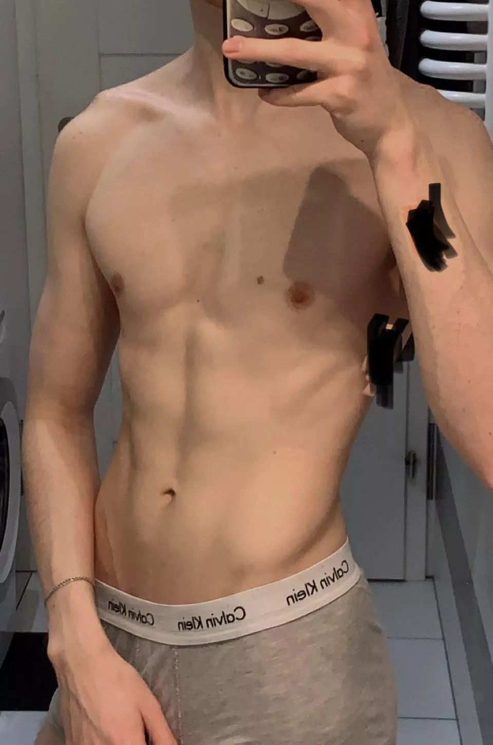 (20) handsome 8inch bubble butt twink, any fit Man here wanna jerk?:)