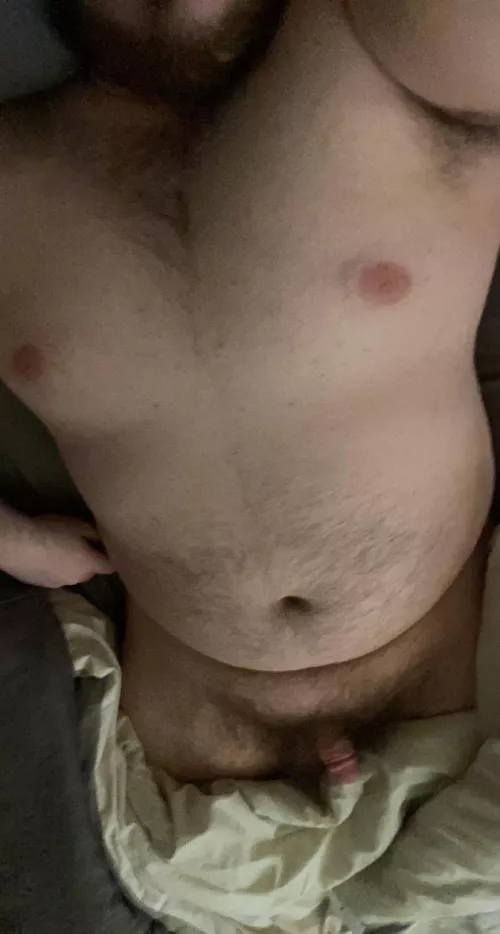 20, M cub here! Looking for a bear that can treat me right, current one doesn’t know how to… come save me 🥰