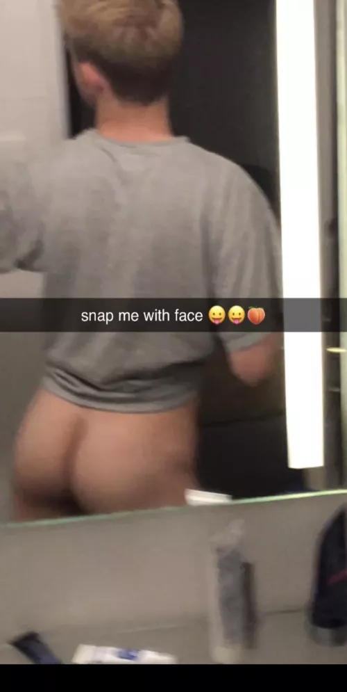 25 hairy peachy college bottom boy into hairy tops. Snap me with face @gaybottombaby