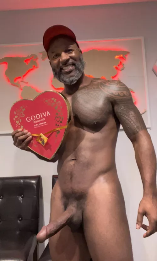 (43) year old daddy looking for love on V-day