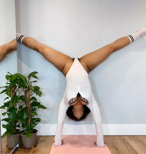 Balance & flexibility are a lethal combo 😉