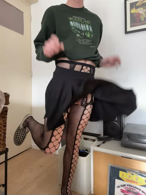 Being locked makes me wanna dance 💃🏼