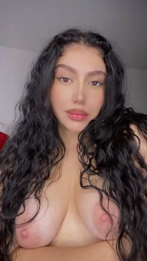 Can you guess how soft this tits are? 🤭