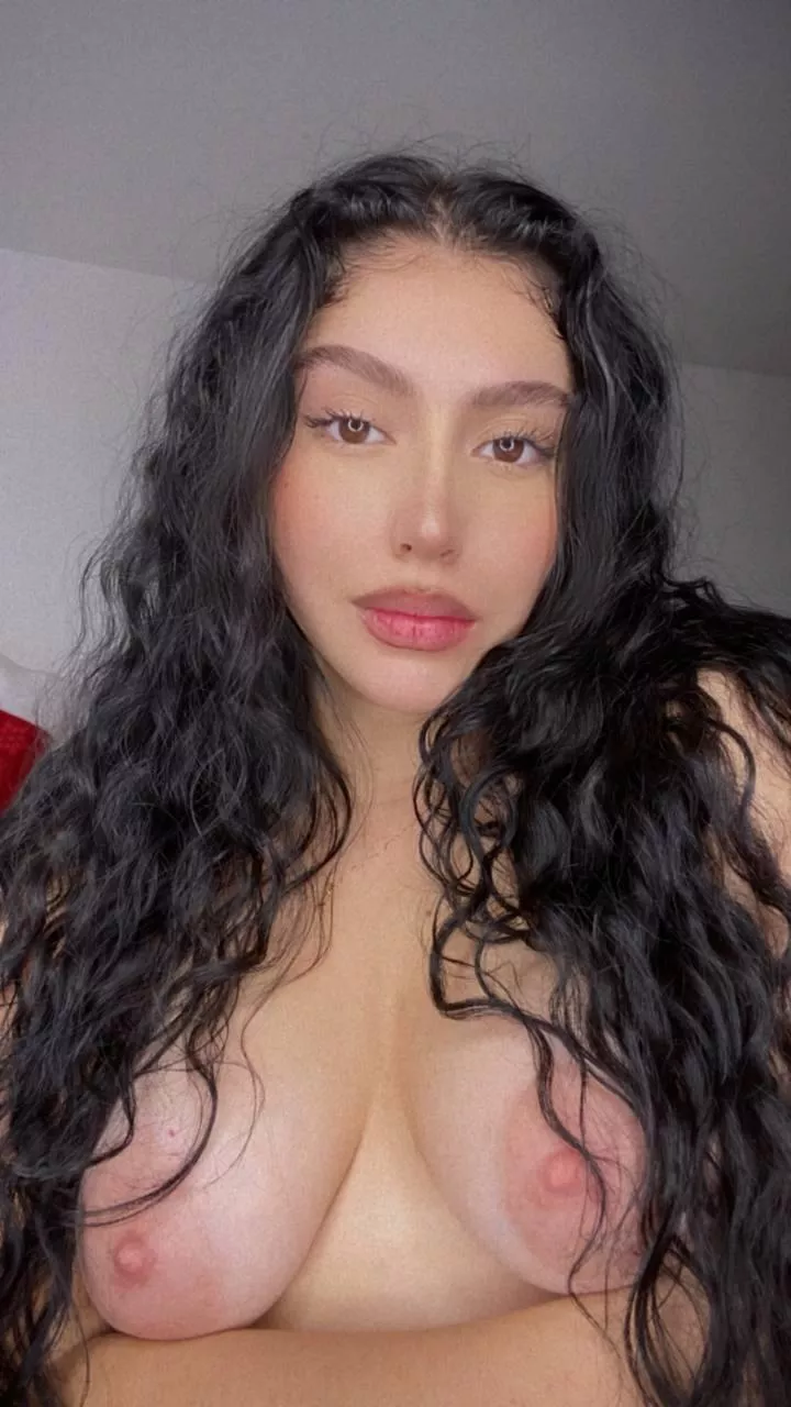 Can you guess how soft this tits are? 🤭