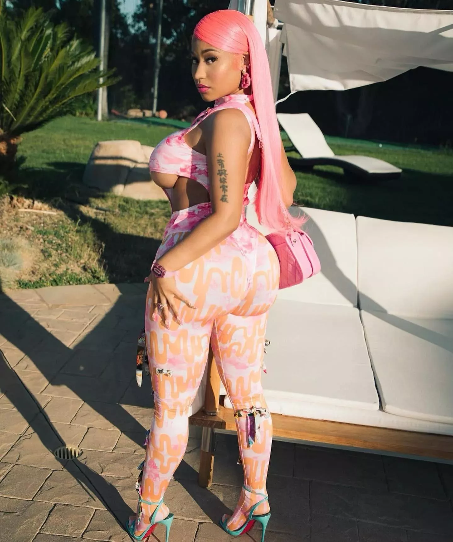 Can't get enough of goddess nicki too thick