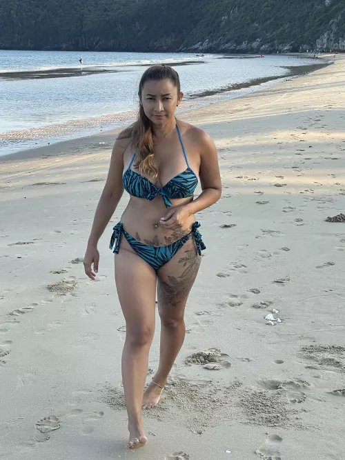 Cold 🥶 in Canada, missing my Thai beach runs! (43)(f)