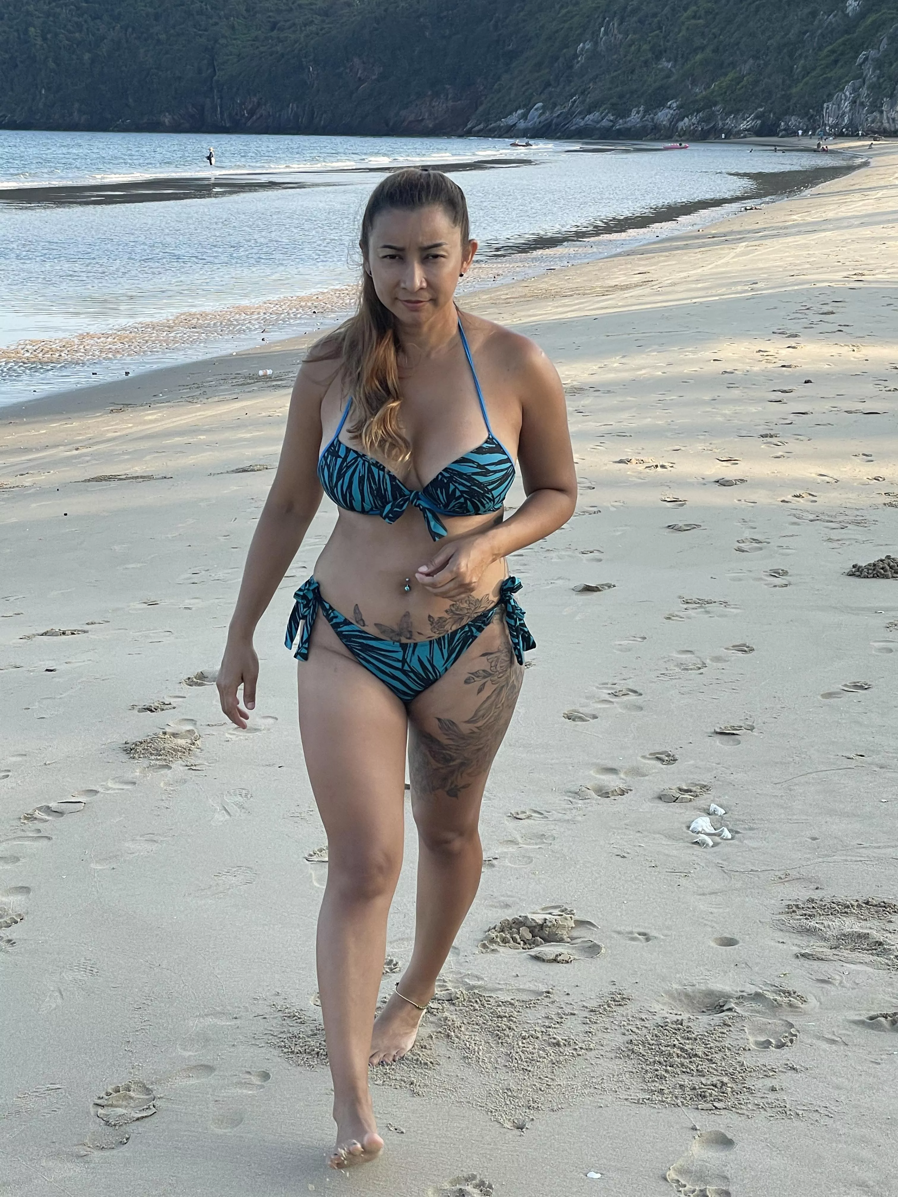 Cold 🥶 in Canada, missing my Thai beach runs! (43)(f)