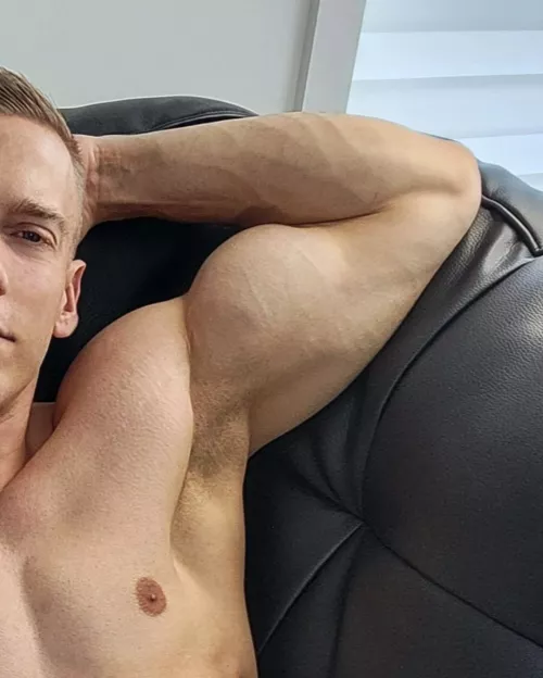 Come here & give me some kisses 😘