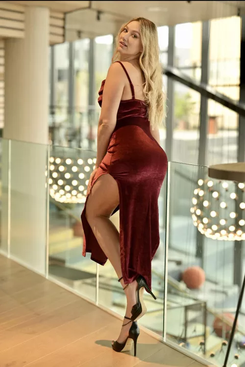 Evening look is impossible without 👠 heels