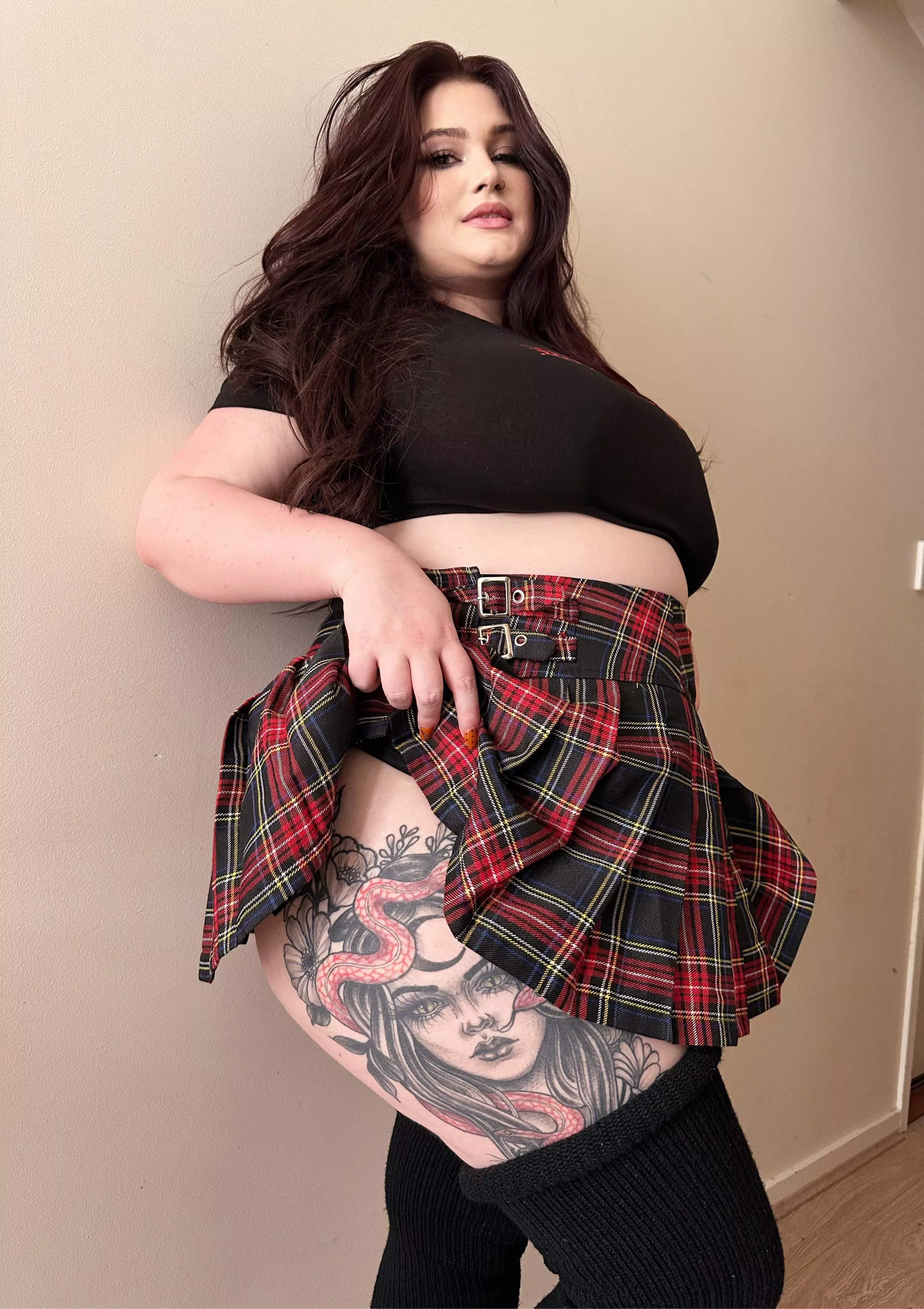 Feeling quite pretty in my new skirt ❤️