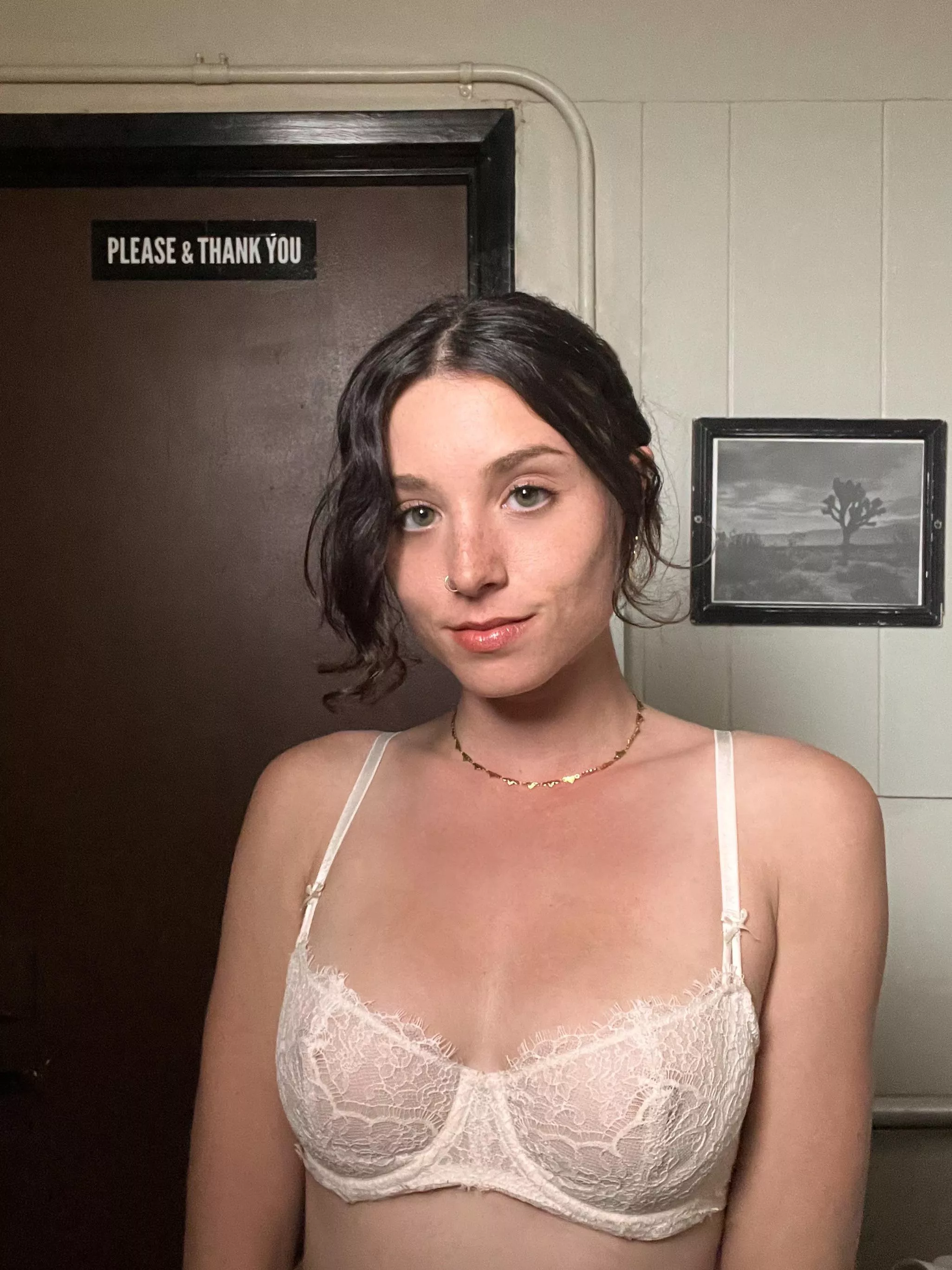 Happy Valentine’s Day 🕊 I’m alone this year. Will you keep me company?