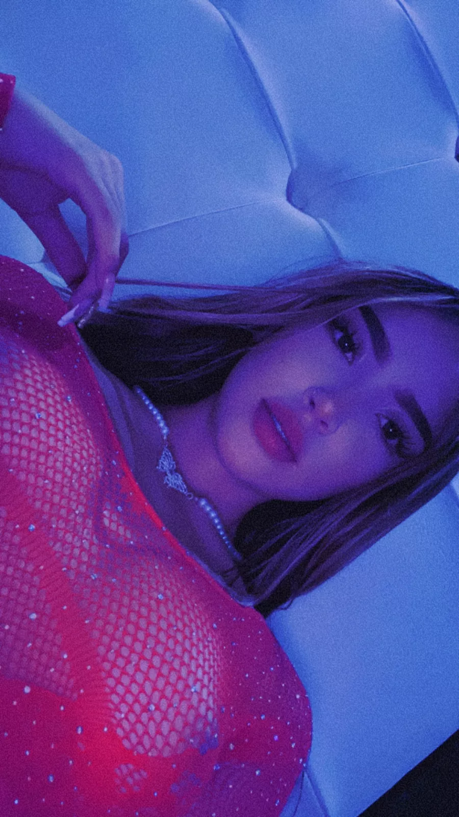 i dont have a valentines date so can i sent u snaps like this?