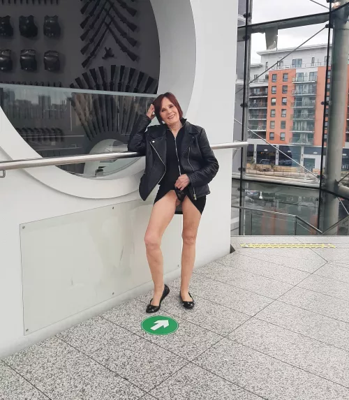 i love women wearing flats!