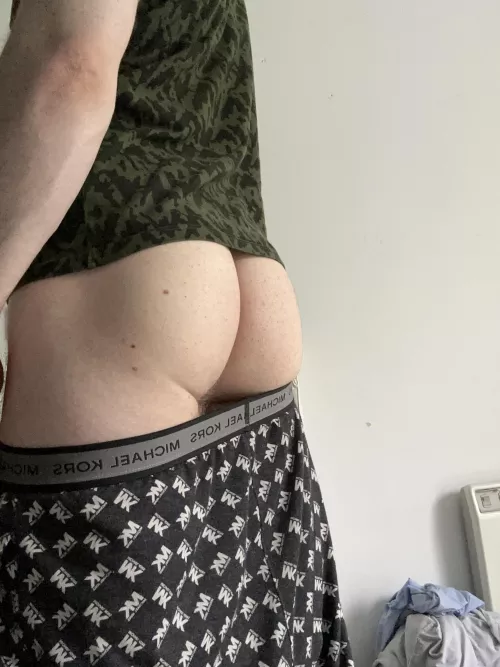 Little V-Day tease 🍑