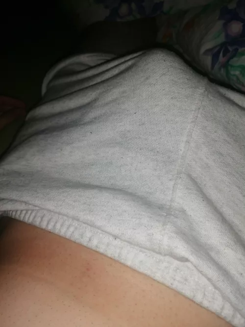 Morning bulge from your avarage teen (19)