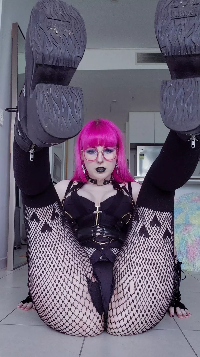 Open wide, cum inside