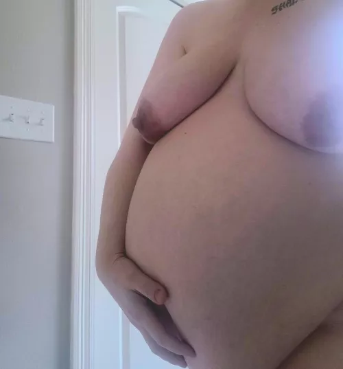 pregnant a and about to explode 😈 nipples hard and need sucking