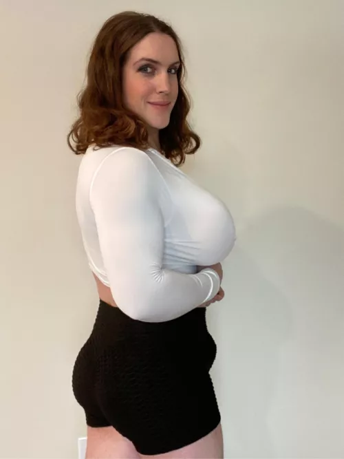 Would you take a strong, well endowed girl out for a valentines dinner? I might need some help cleaning up from my workout before hand