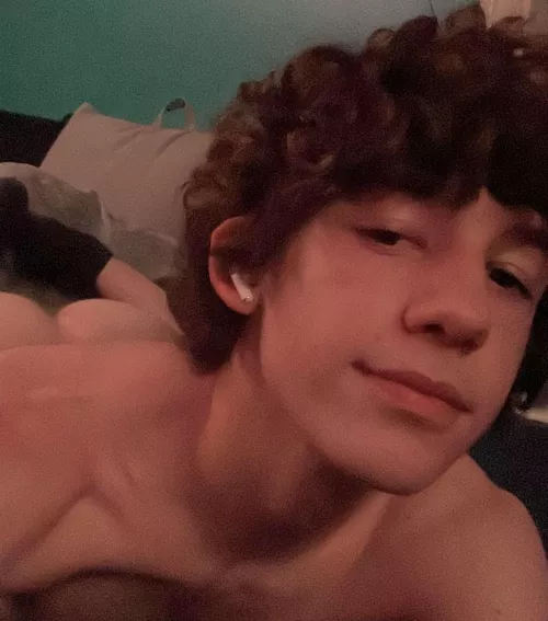 19m i looove monster cocks ;) so dm me if that applies to u <3 ty hung++ fit++ face+ p.s. i love being spammed :0