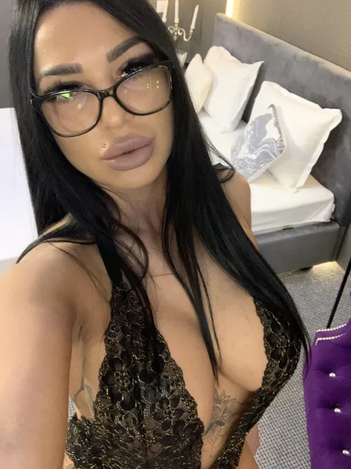 Being a bimbo is a sexy style