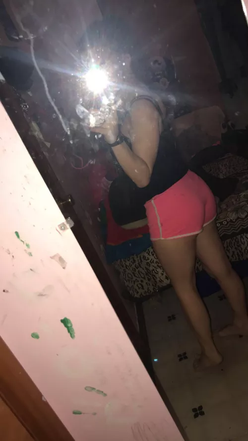 Booty shorts for days🥰