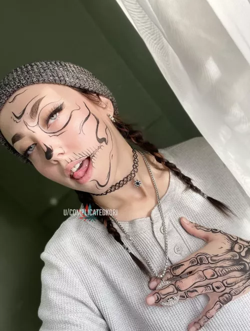 Going to do a full face today but this 1/2 skull was so time consuming!