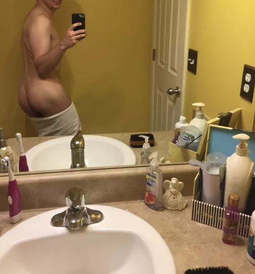 Got a request for another banger of this big butt. Any comment gets to hit it 😜