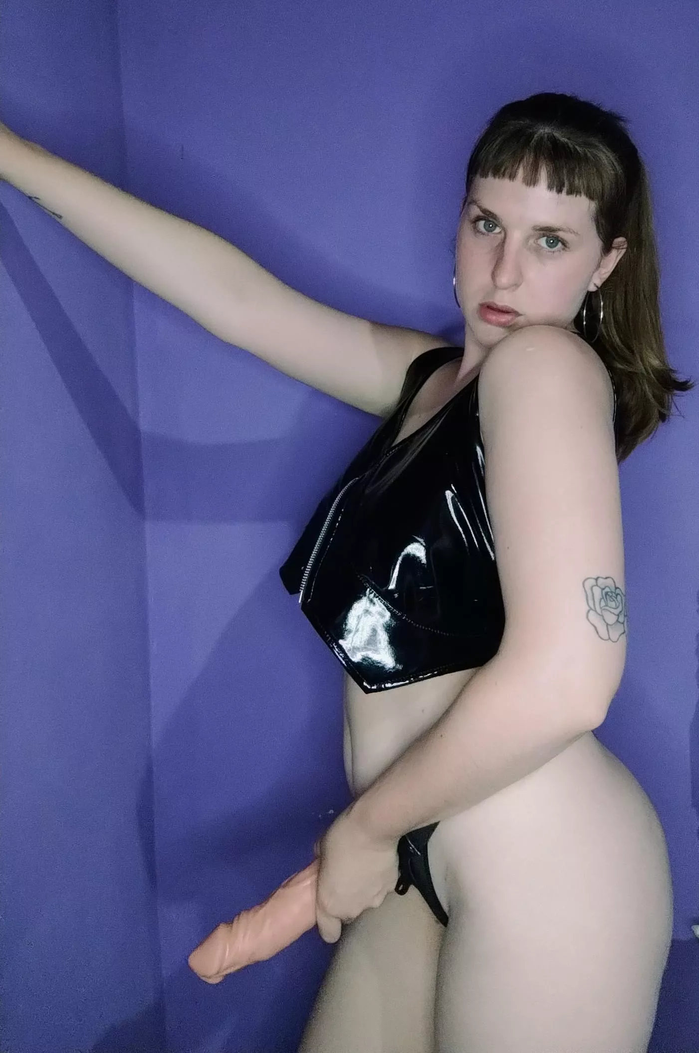 I know, I look amazing. Would you like to see me on top of you more? I'm ready to give you what you deserve 😈😈😈