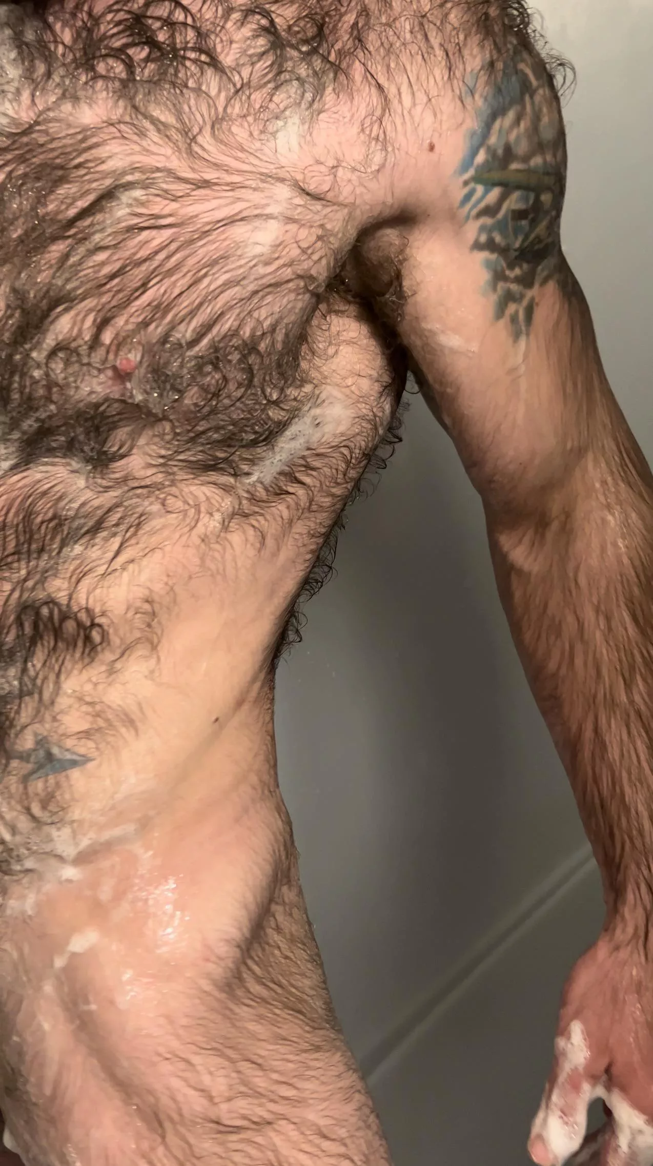 I love showing off in the shower. 🐻