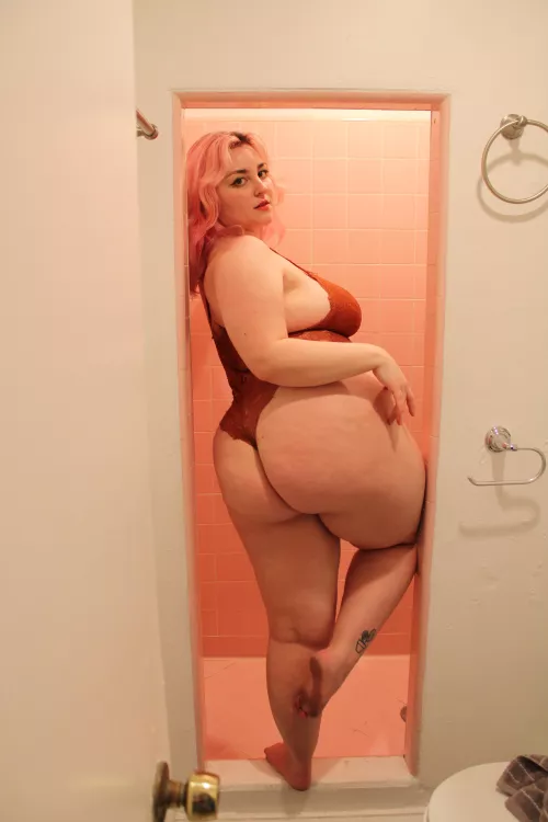 Ignore the dirty feet, I was at the beach all day 😳