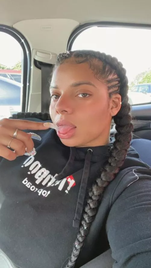 I'm down for incall And outcall daddy 🍑hmu if you're interested in Meetup with me 🥒