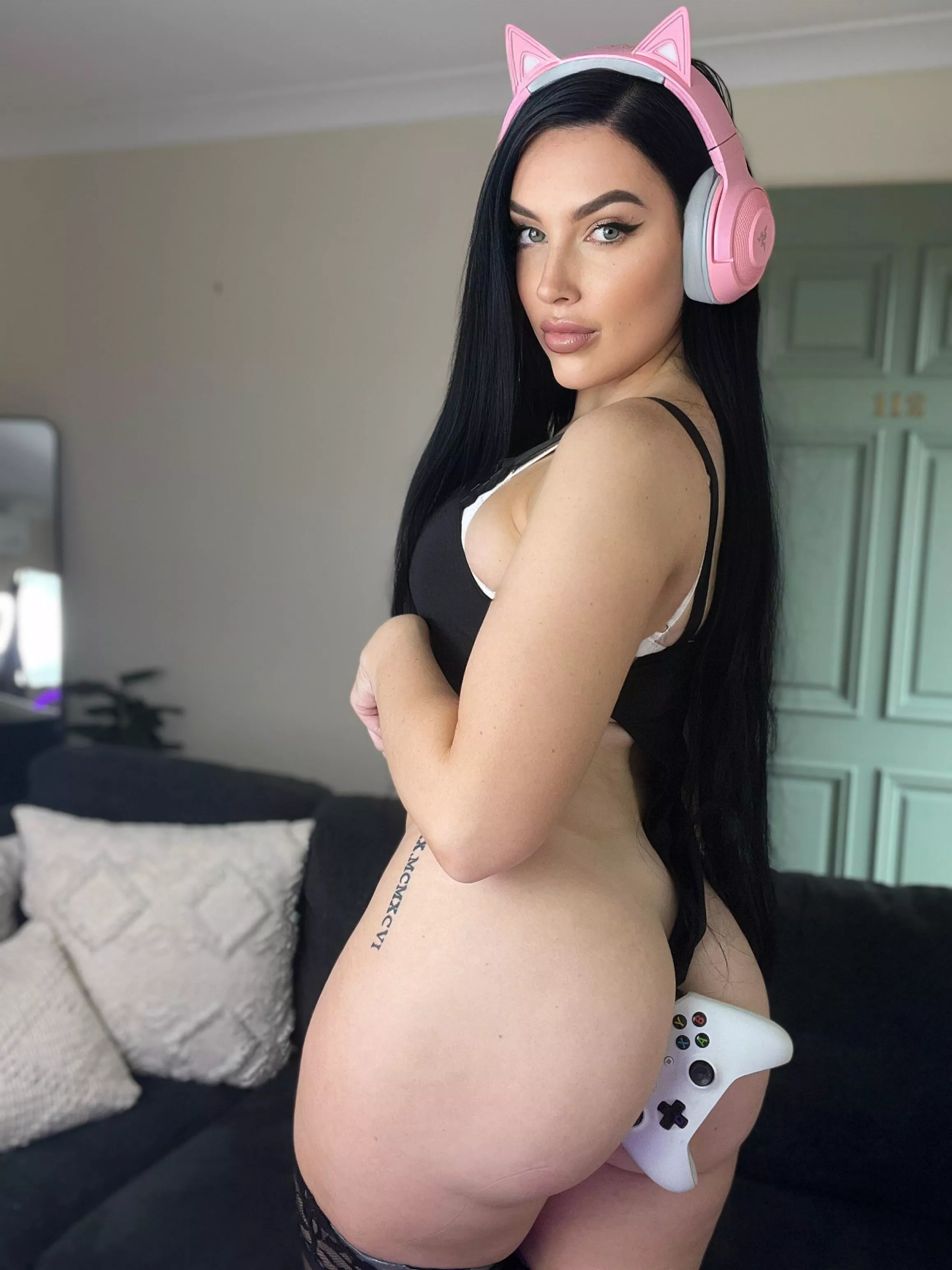 Let’s get High, fuck and game ?