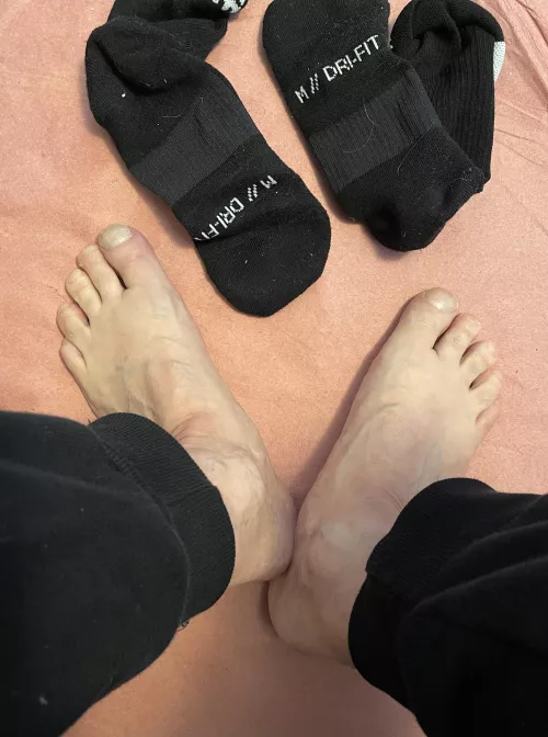 My US8 going into Nike Dri-Fit socks