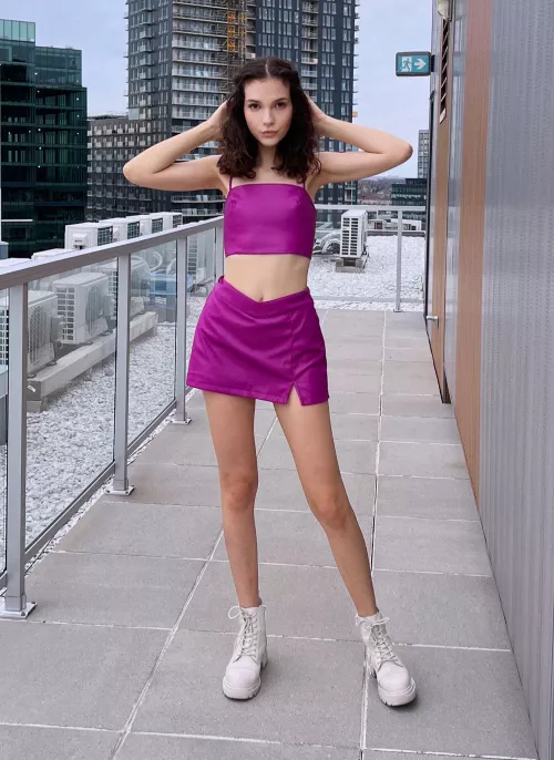 The ultimate curly brunette fantasy 🔥 OnlyFans has got you covered 😉