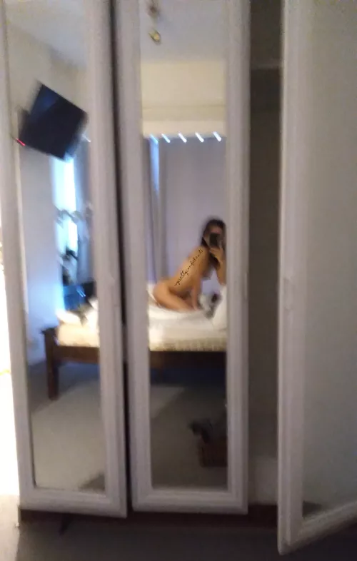 Wanna be on the same mirror with me[?]