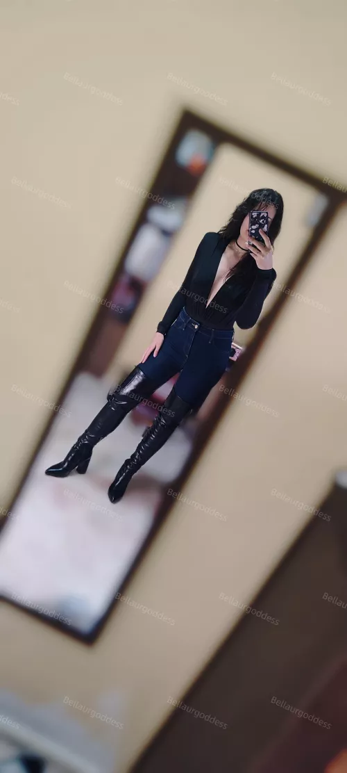 Wishing I had a sub to walk on a leash [F]