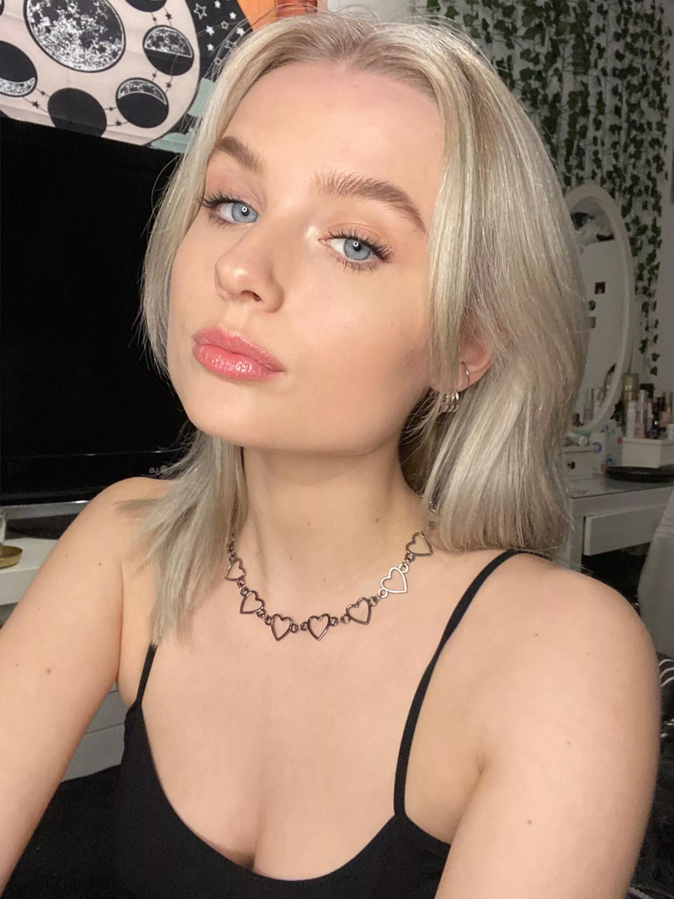 Would you go on a date with me?? hihi ^^