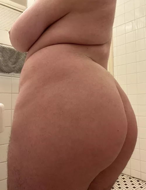 You like a curvy boi?