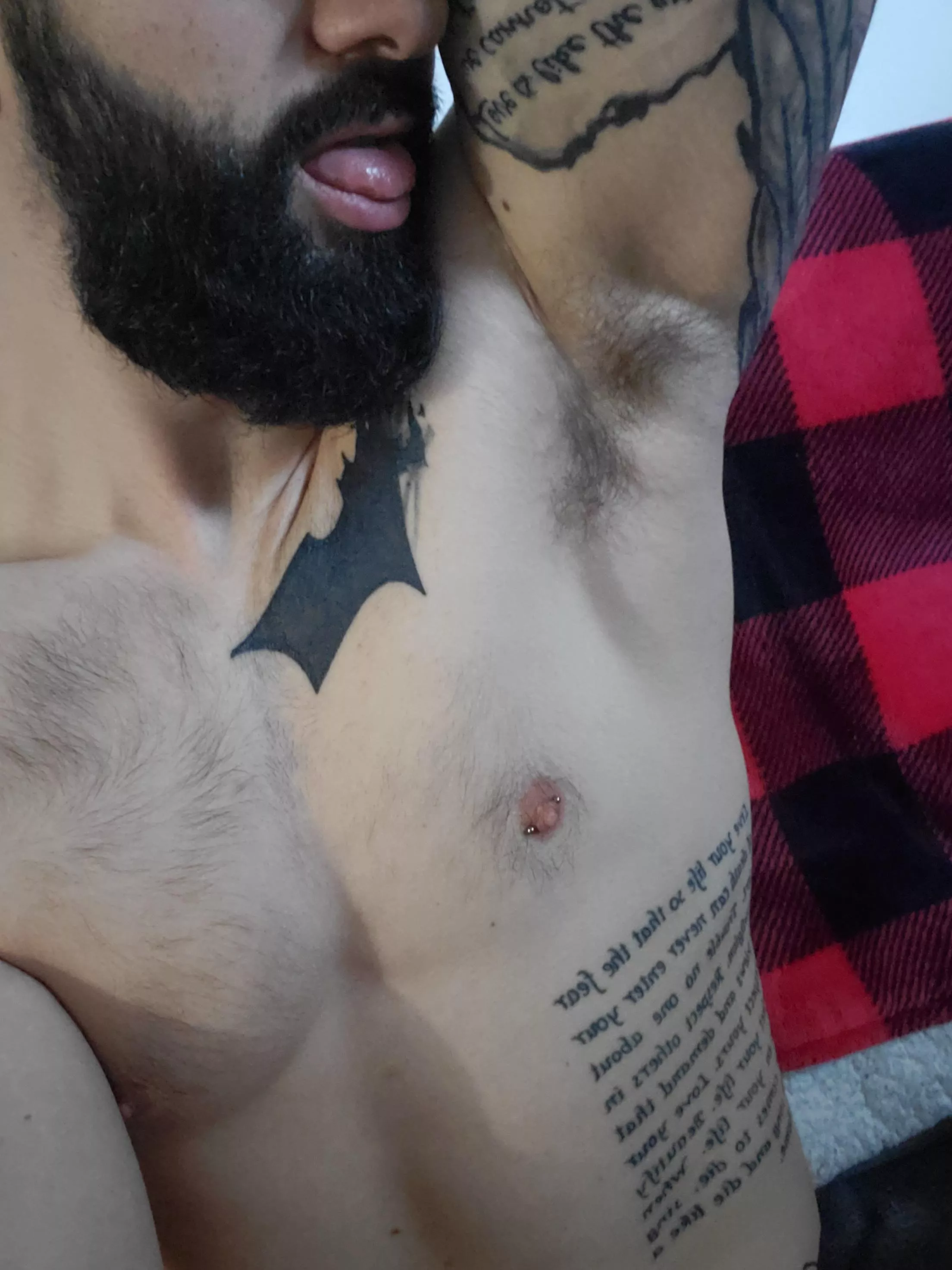 [26] Men armpits have such an effect on me