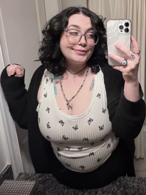 a normal selfie but my gut hanging over the counter makes it soo hot 🥵