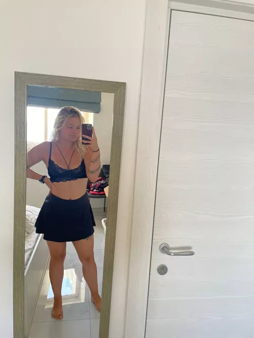 accepting volunteers to fuck my tight pussy