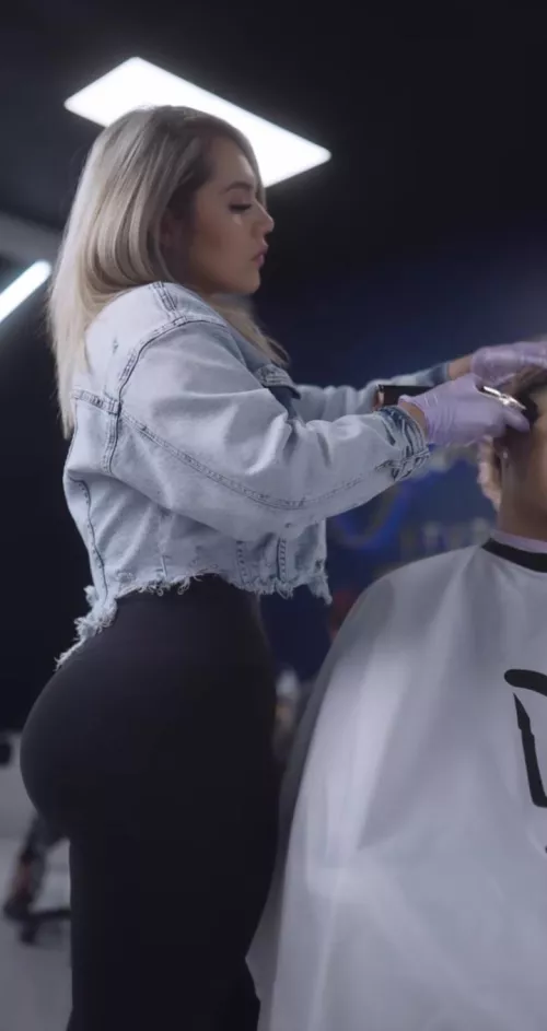 allison_cuts got a fat gym booty