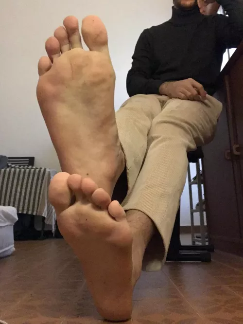 Do you mind a straight guy’s feet? I love teasing foot boys with them.
